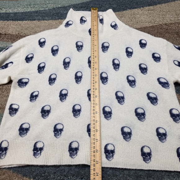 360CASHMERE SIZE M CASHMERE SKULL PRINT TURTLENECK SWEATER - Picture 6 of 8